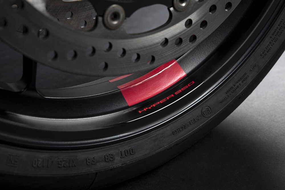 Ducati: la Hypermotard 950 diventa SP